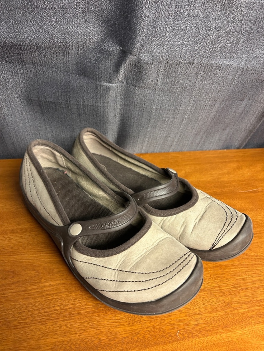 Crocs Womens Mary Jane Shoes Size 7 Comfort Casual Everyday in Taupe and Brown